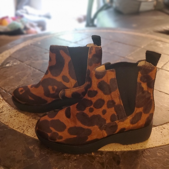 Louise Et Cie Women's Zareb Cow Hair Fur Bootie Size 6 NEW - Picture 4 of 8